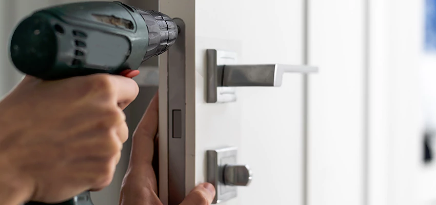Locksmith For Lock Replacement Near Me in Valinda, CA